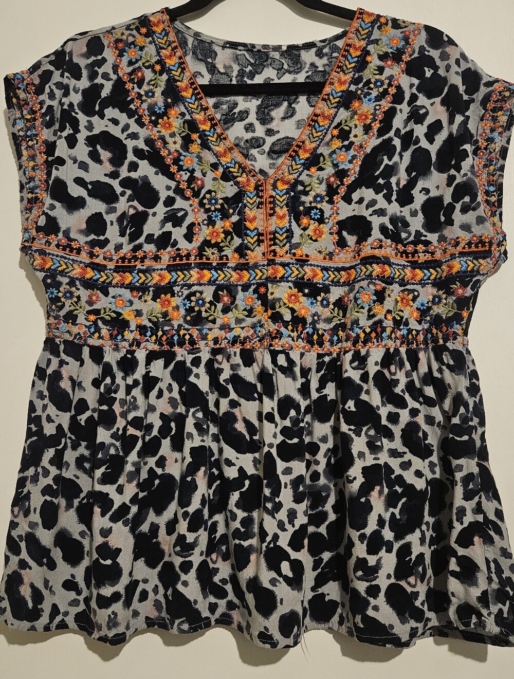 Savanna Jane Women's Small Embroidered Animal Print Boho Babydoll Top V-Neck